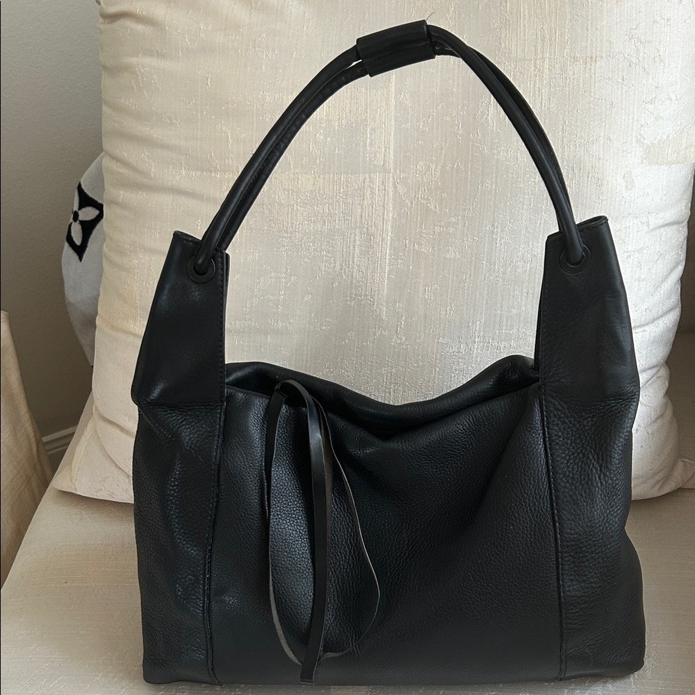 Gucci Elegant Vintage Black Leather Shoulder Bag